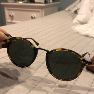 Circle tortoise shell ray bans